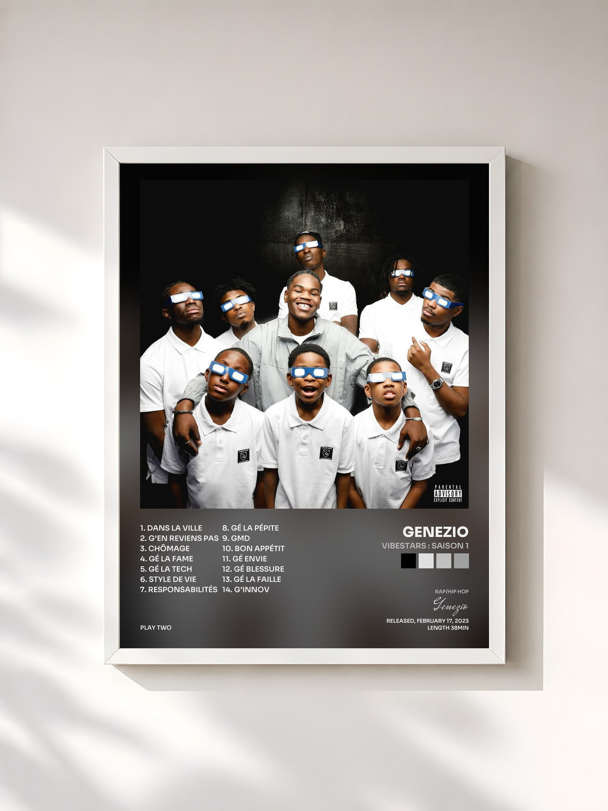 #blanc Tableau de l'album VIBESTARS : SAISON 1 de Genezio, cadre blanc, imprimé et encadré en France