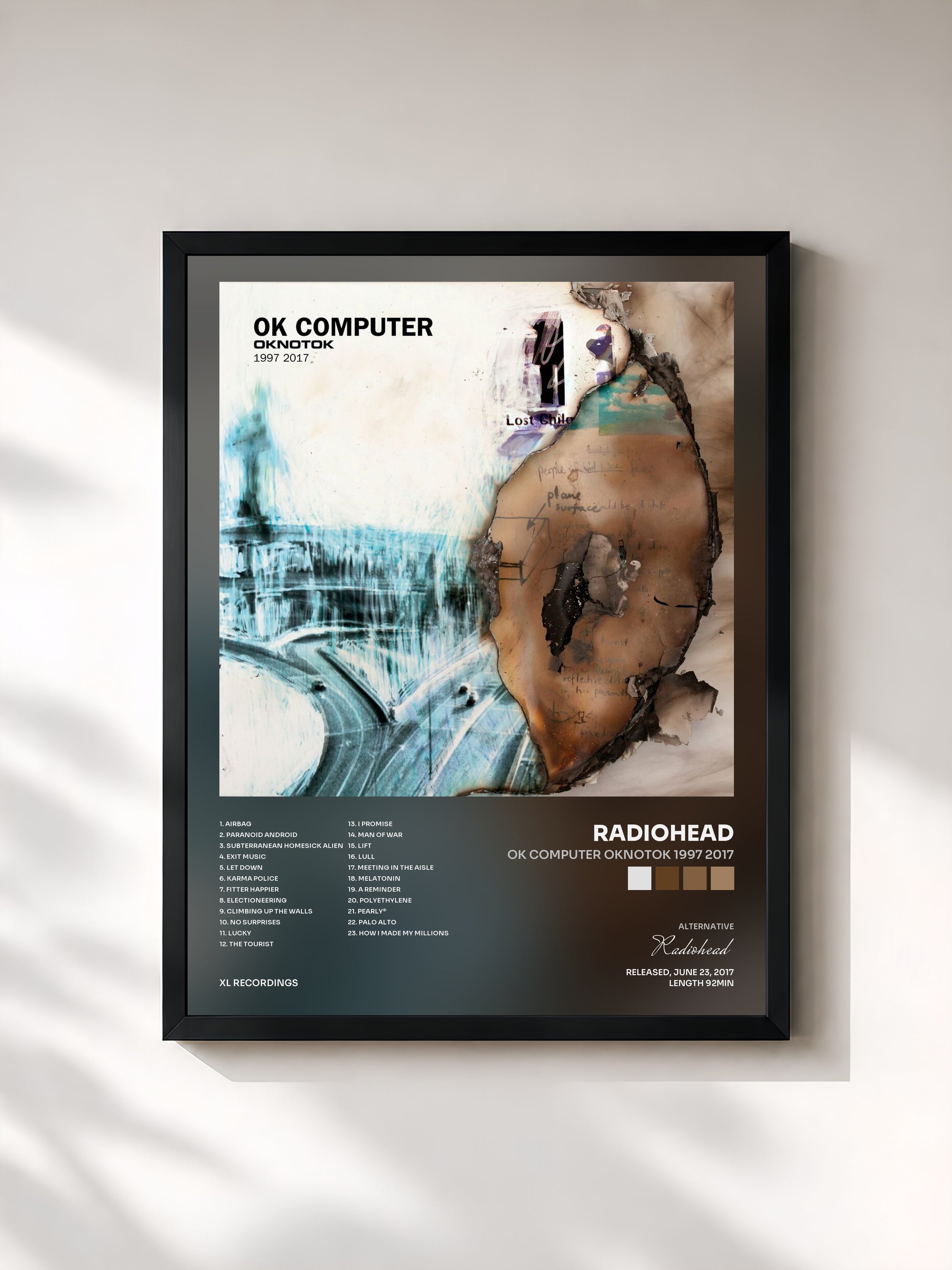 #noir OK Computer OKNOTOK 1997 2017 de Radiohead en lámina enmarcada, marco negro, impresa y enmarcada en Francia