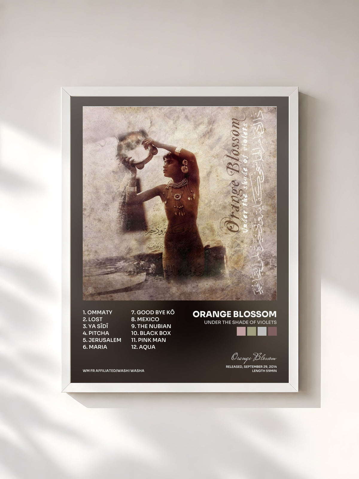 #blanc Tableau de l'album Under the Shade of Violets de Orange Blossom, cadre blanc, imprimé et encadré en France