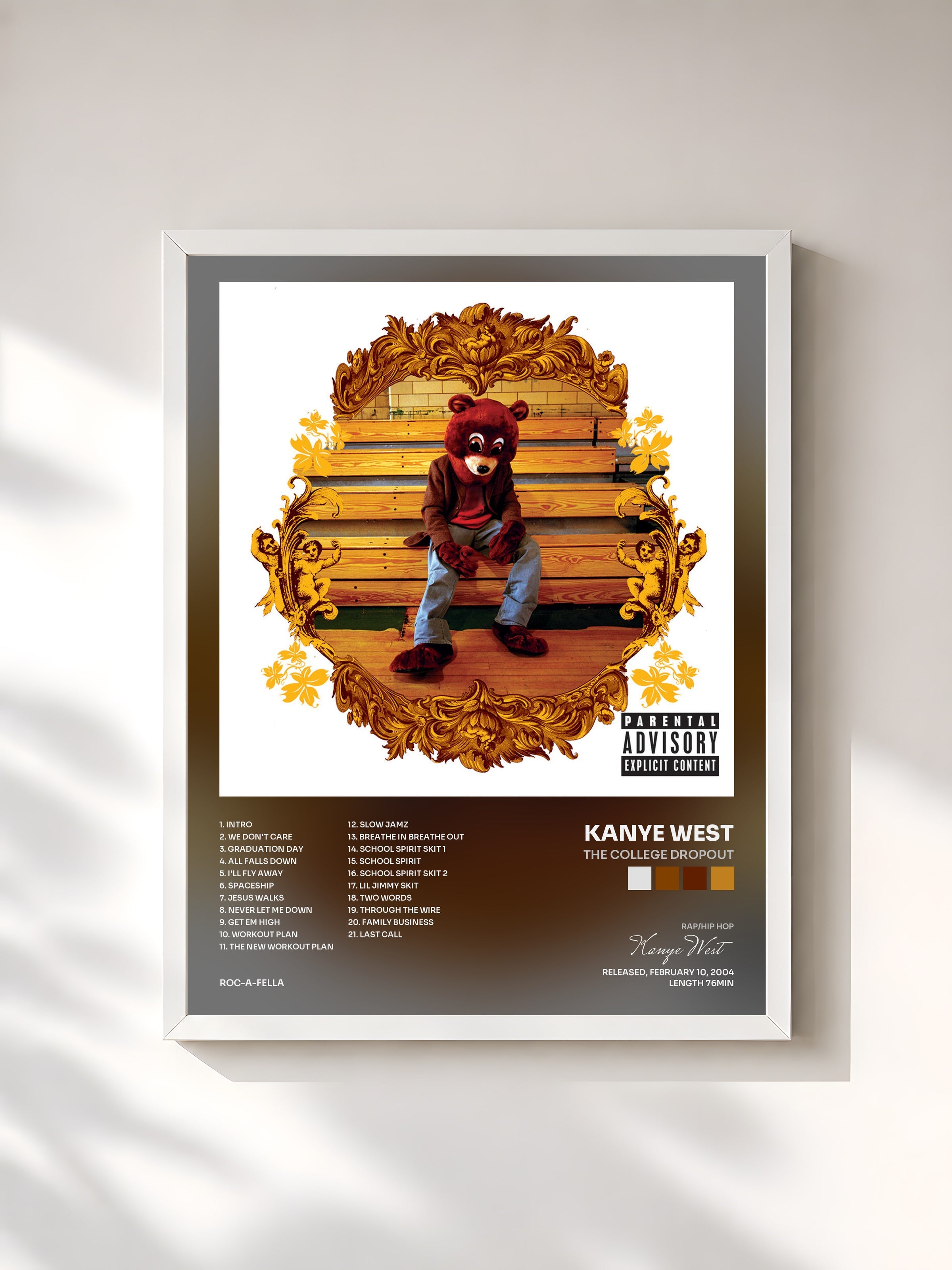 #blanc The College Dropout de Kanye West en lámina enmarcada, marco blanco, impresa y enmarcada en Francia