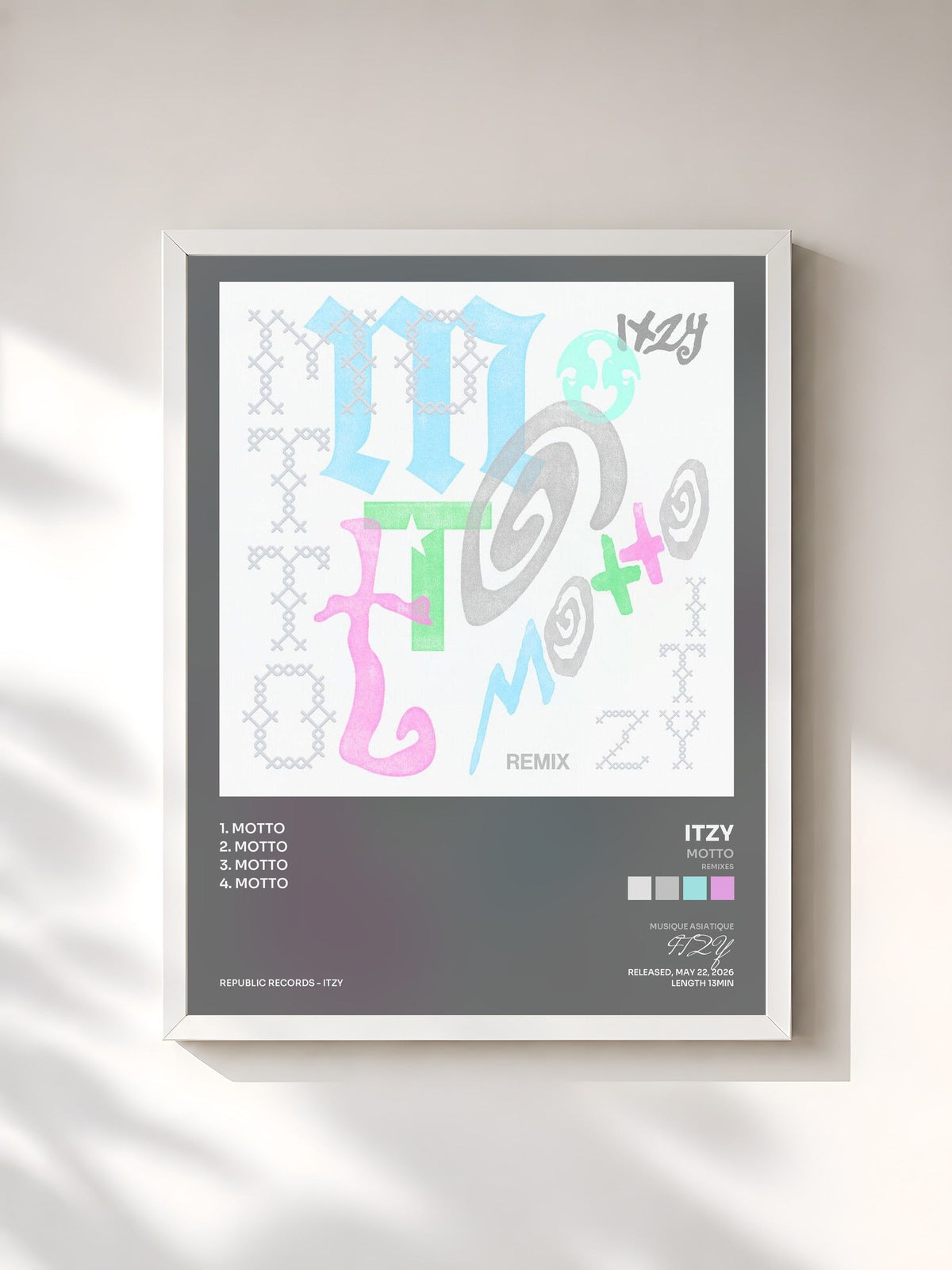 #blanc Tableau de l'album Motto (Remixes) de ITZY, cadre blanc, imprimé et encadré en France