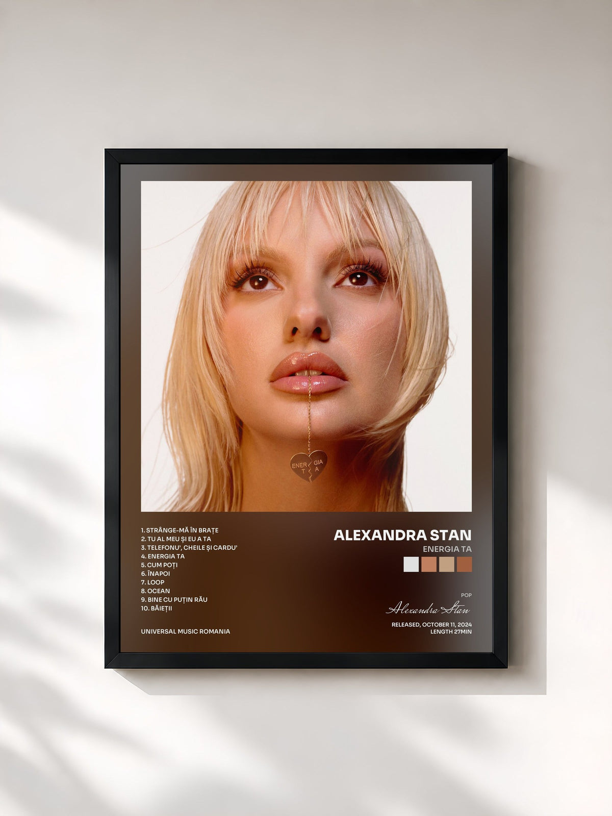 #noir Tableau de l'album Energia ta de Alexandra Stan, cadre noir, imprimé et encadré en France