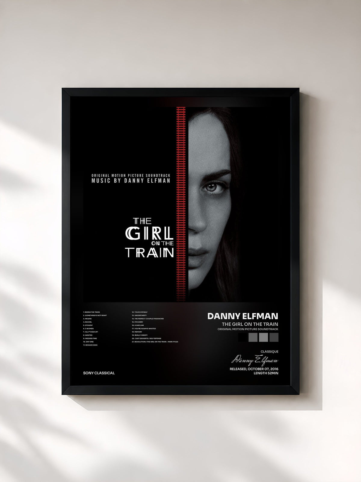 #noir Tableau de l'album The Girl on the Train (Original Motion Picture Soundtrack) de Danny Elfman, cadre noir, imprimé et encadré en France
