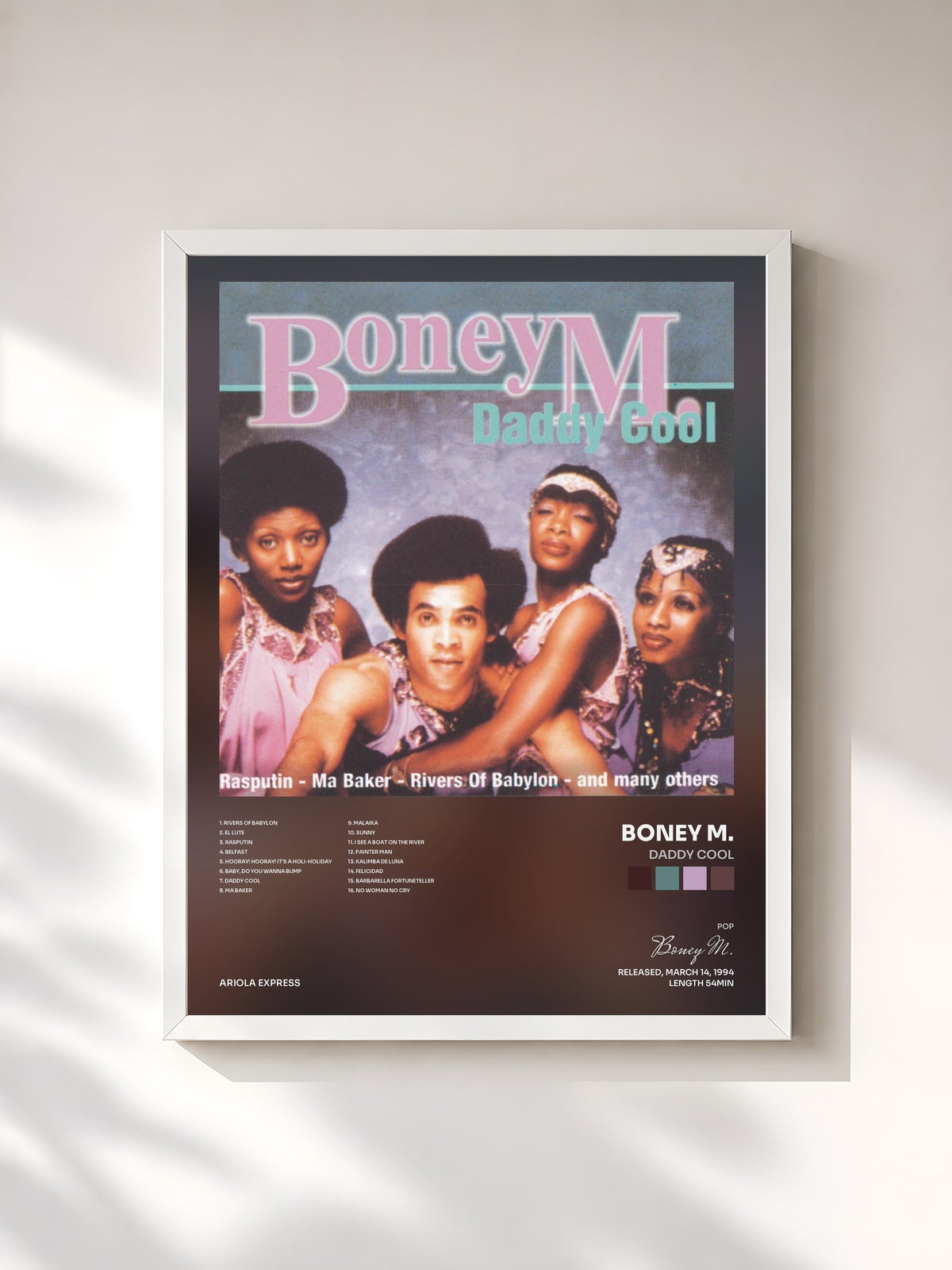 #blanc Daddy Cool von Boney M. als gerahmter Kunstdruck, weißer Rahmen, gedruckt und gerahmt in Frankreich