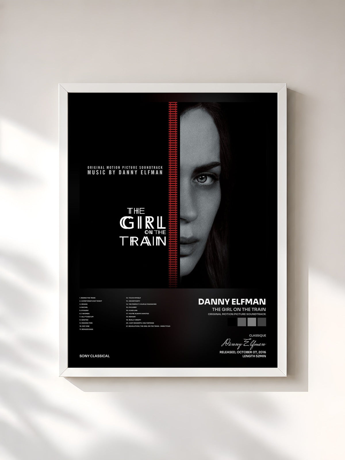 #blanc Tableau de l'album The Girl on the Train (Original Motion Picture Soundtrack) de Danny Elfman, cadre blanc, imprimé et encadré en France