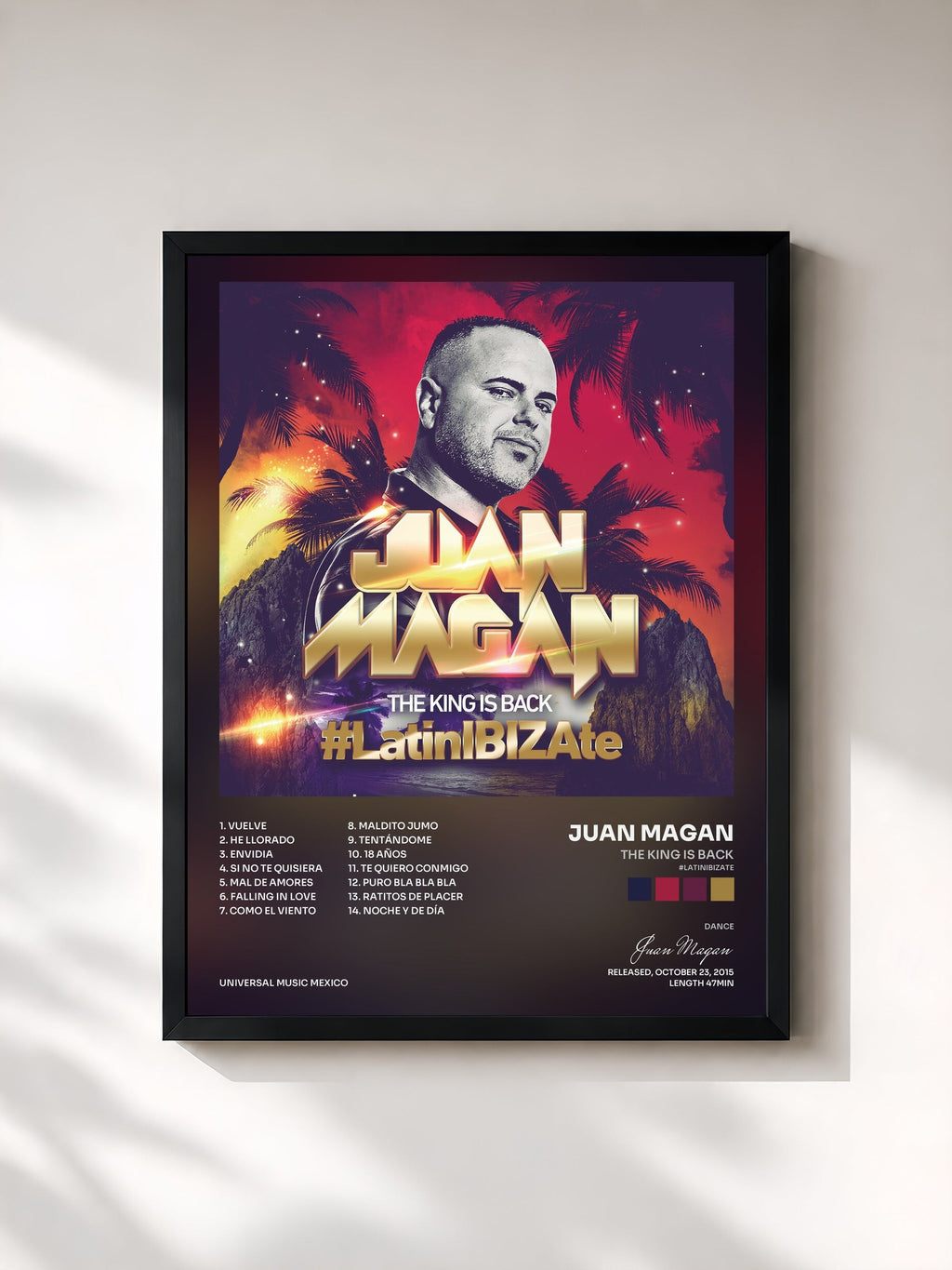 #noir The King Is Back (#LatinIBIZAte) von Juan Magan als gerahmter Kunstdruck, schwarzer Rahmen, gedruckt und gerahmt in Frankreich