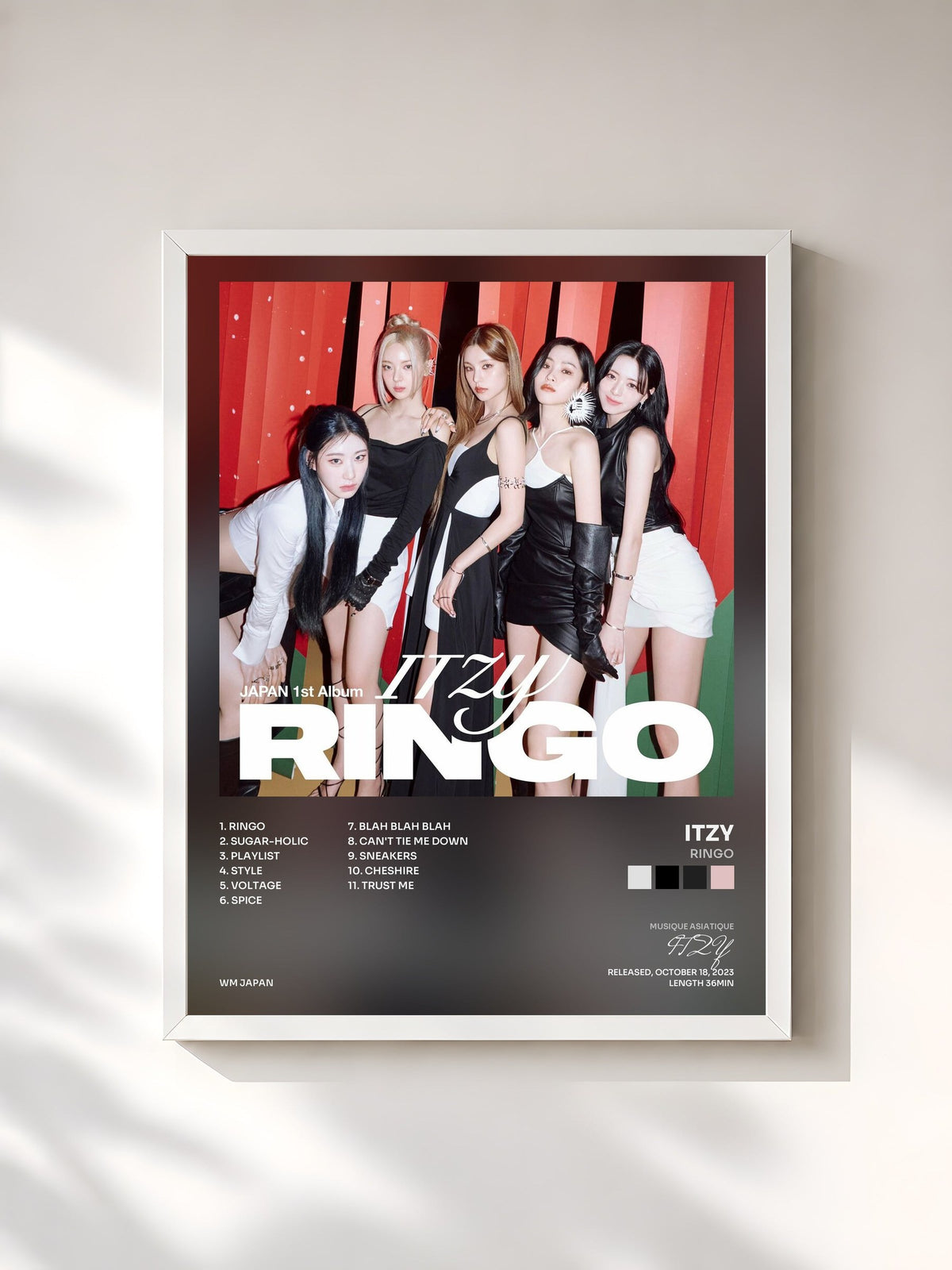 #blanc Tableau de l'album RINGO de ITZY, cadre blanc, imprimé et encadré en France