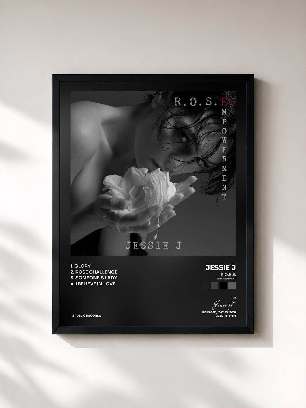 #noir Tableau de l'album R.O.S.E. (Empowerment) de Jessie J, cadre noir, imprimé et encadré en France