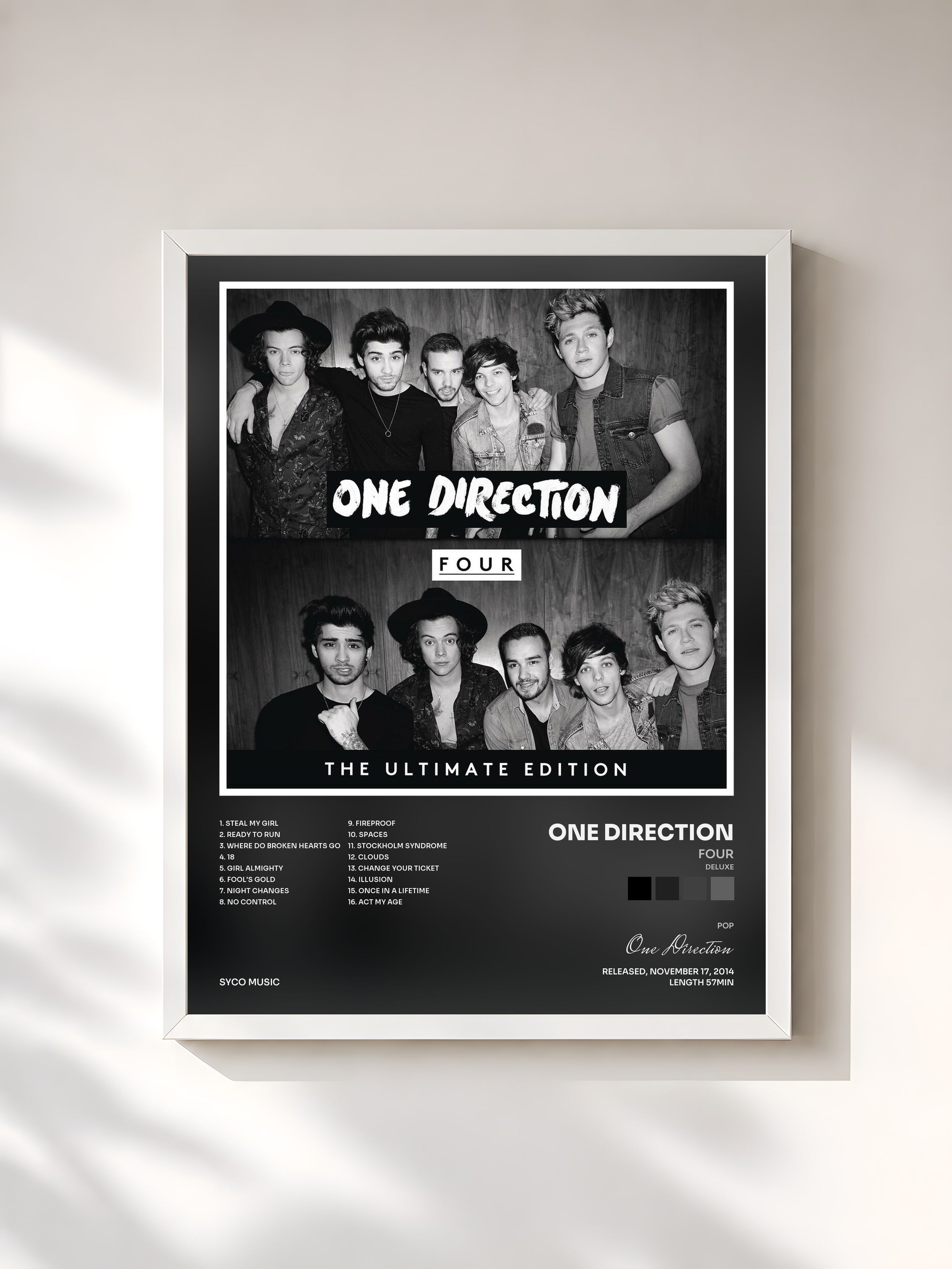 #blanc FOUR (Deluxe) di One Direction in stampa incorniciata, cornice bianca, stampata e incorniciata in Francia