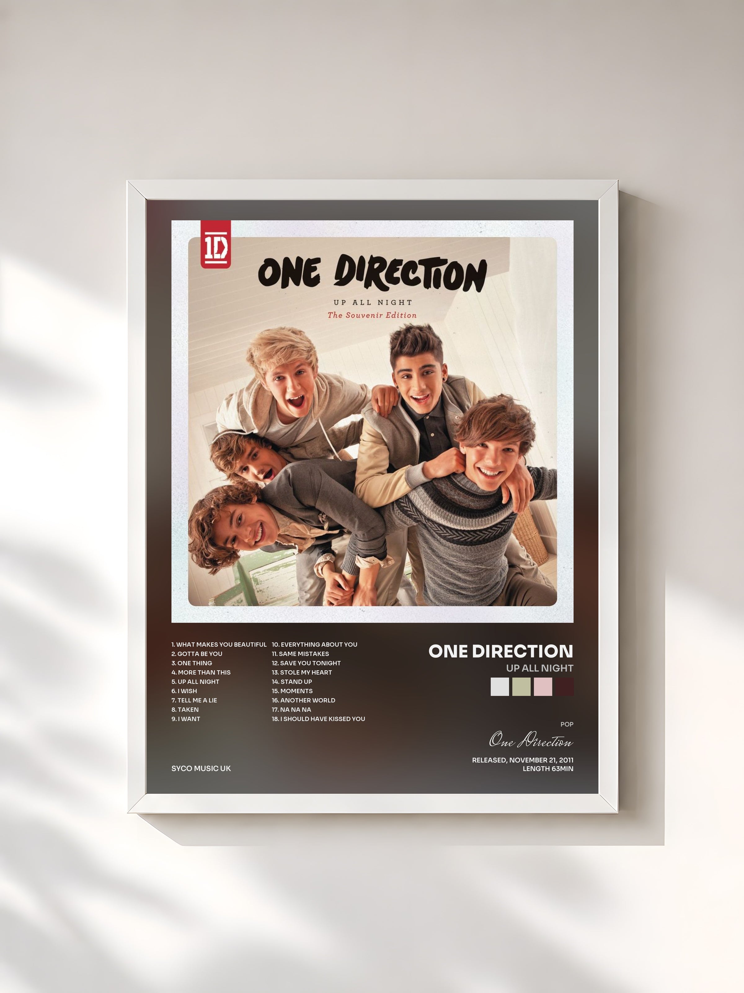 #blanc Up All Night de One Direction en lámina enmarcada, marco blanco, impresa y enmarcada en Francia