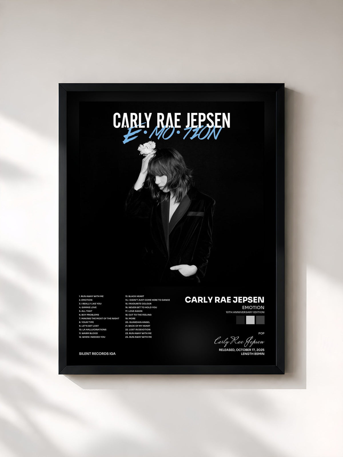 #noir Emotion (10th Anniversary Edition) di Carly Rae Jepsen in stampa incorniciata, cornice nera, stampata e incorniciata in Francia