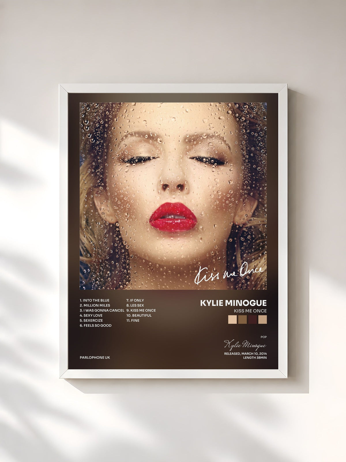 #blanc Tableau de l'album Kiss Me Once de Kylie Minogue, cadre blanc, imprimé et encadré en France