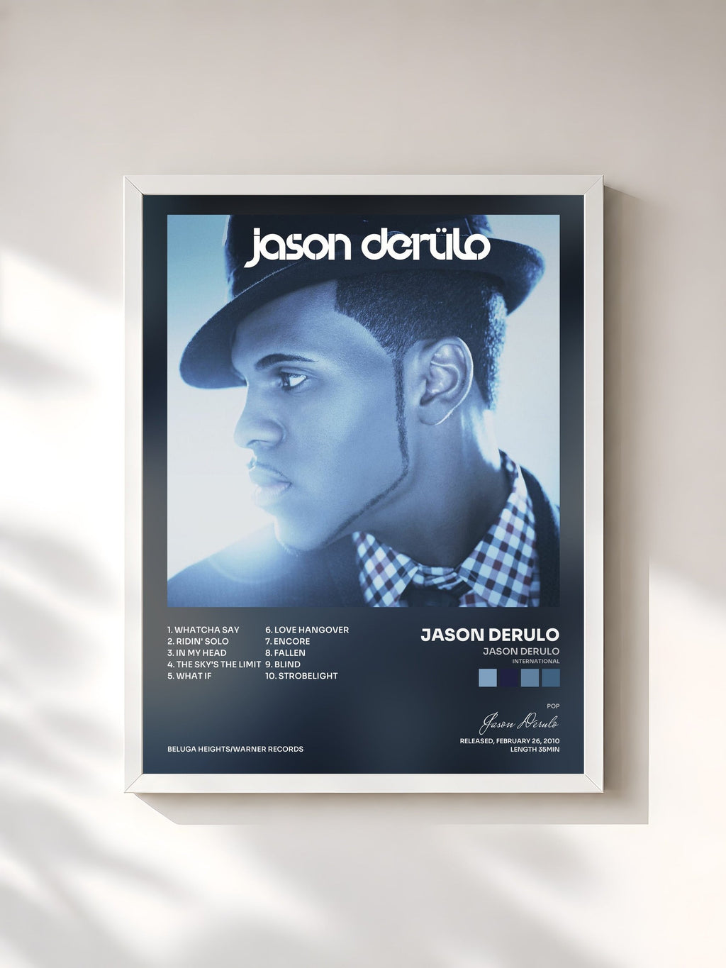 #blanc Jason Derulo (International) de Jason Derulo en lámina enmarcada, marco blanco, impresa y enmarcada en Francia