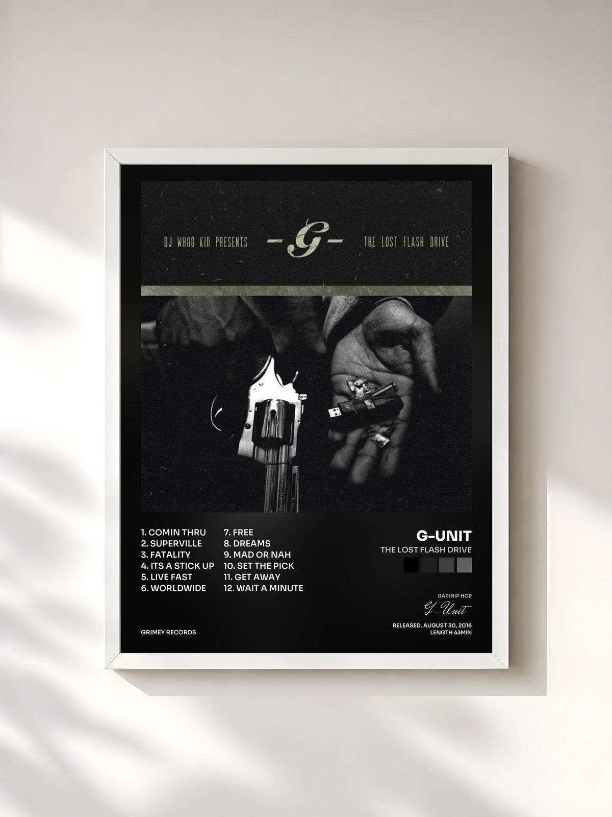 #blanc The Lost Flash Drive von G-Unit als gerahmter Kunstdruck, weißer Rahmen, gedruckt und gerahmt in Frankreich