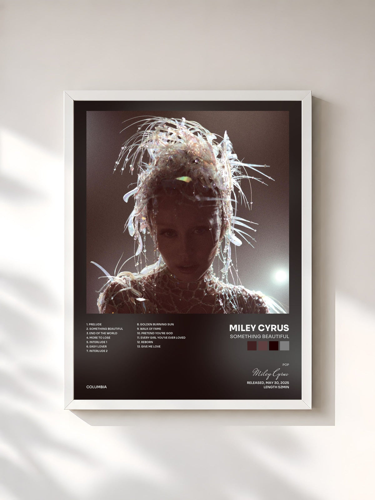 #blanc Tableau de l'album Something Beautiful de Miley Cyrus, cadre blanc, imprimé et encadré en France