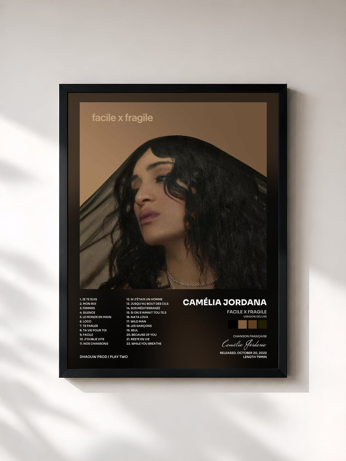 #noir Tableau de l'album Facile x Fragile (Version deluxe) de Camélia Jordana, cadre noir, imprimé et encadré en France