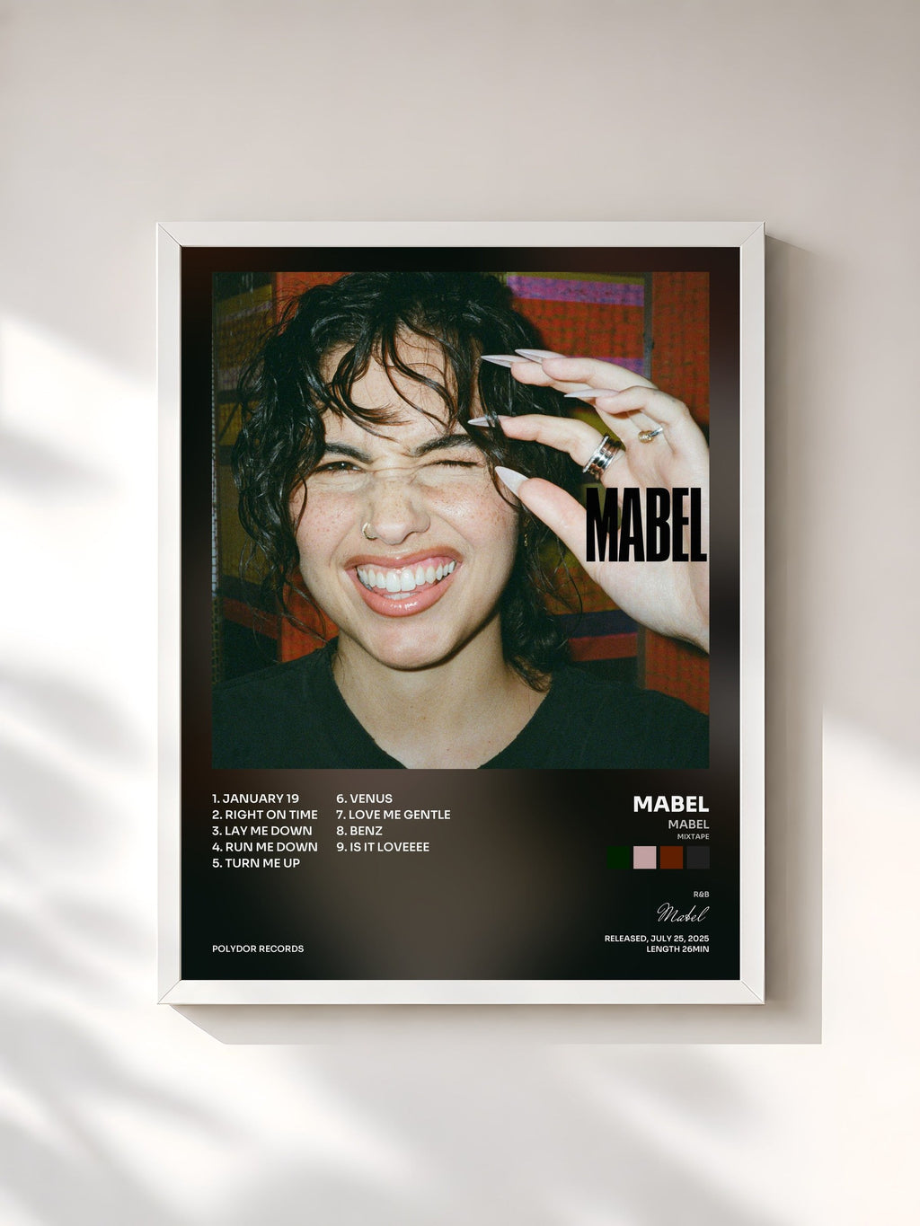 #blanc Mabel (Mixtape) de Mabel en lámina enmarcada, marco blanco, impresa y enmarcada en Francia