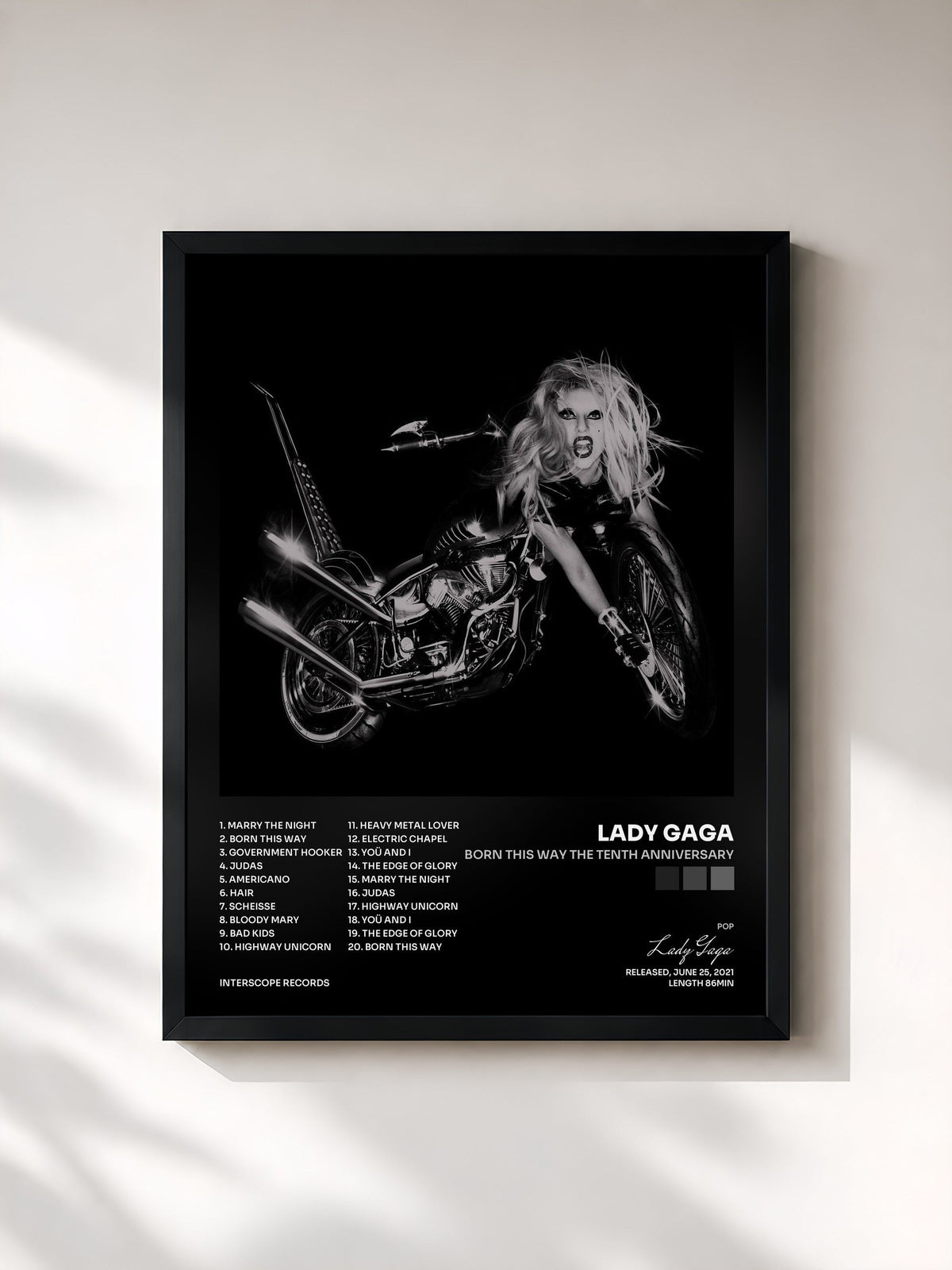 #noir Tableau de l'album BORN THIS WAY THE TENTH ANNIVERSARY de Lady Gaga, cadre noir, imprimé et encadré en France