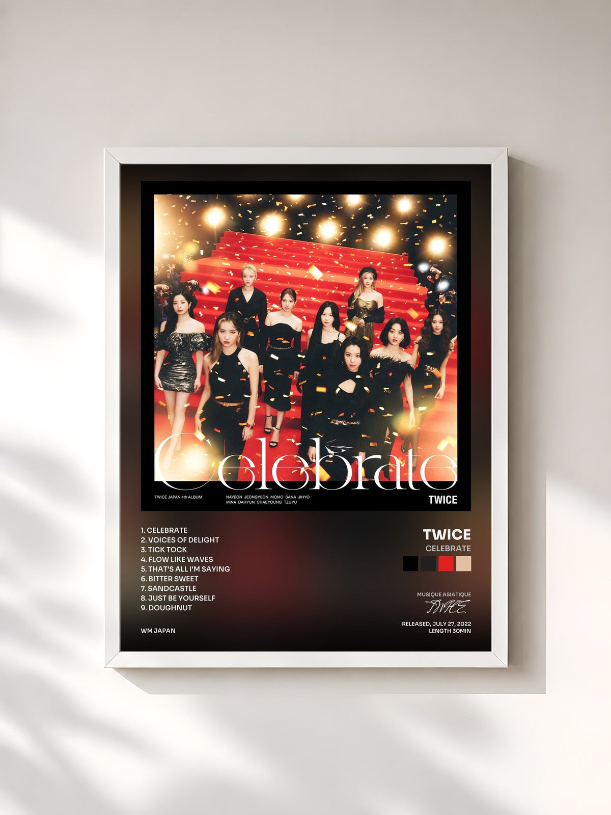 #blanc Tableau de l'album Celebrate de TWICE, cadre blanc, imprimé et encadré en France