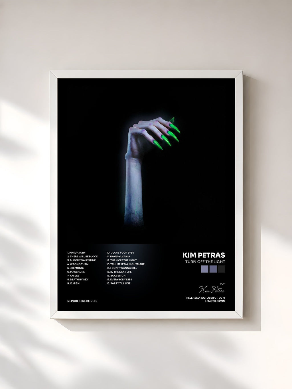 #blanc TURN OFF THE LIGHT de Kim Petras en lámina enmarcada, marco blanco, impresa y enmarcada en Francia