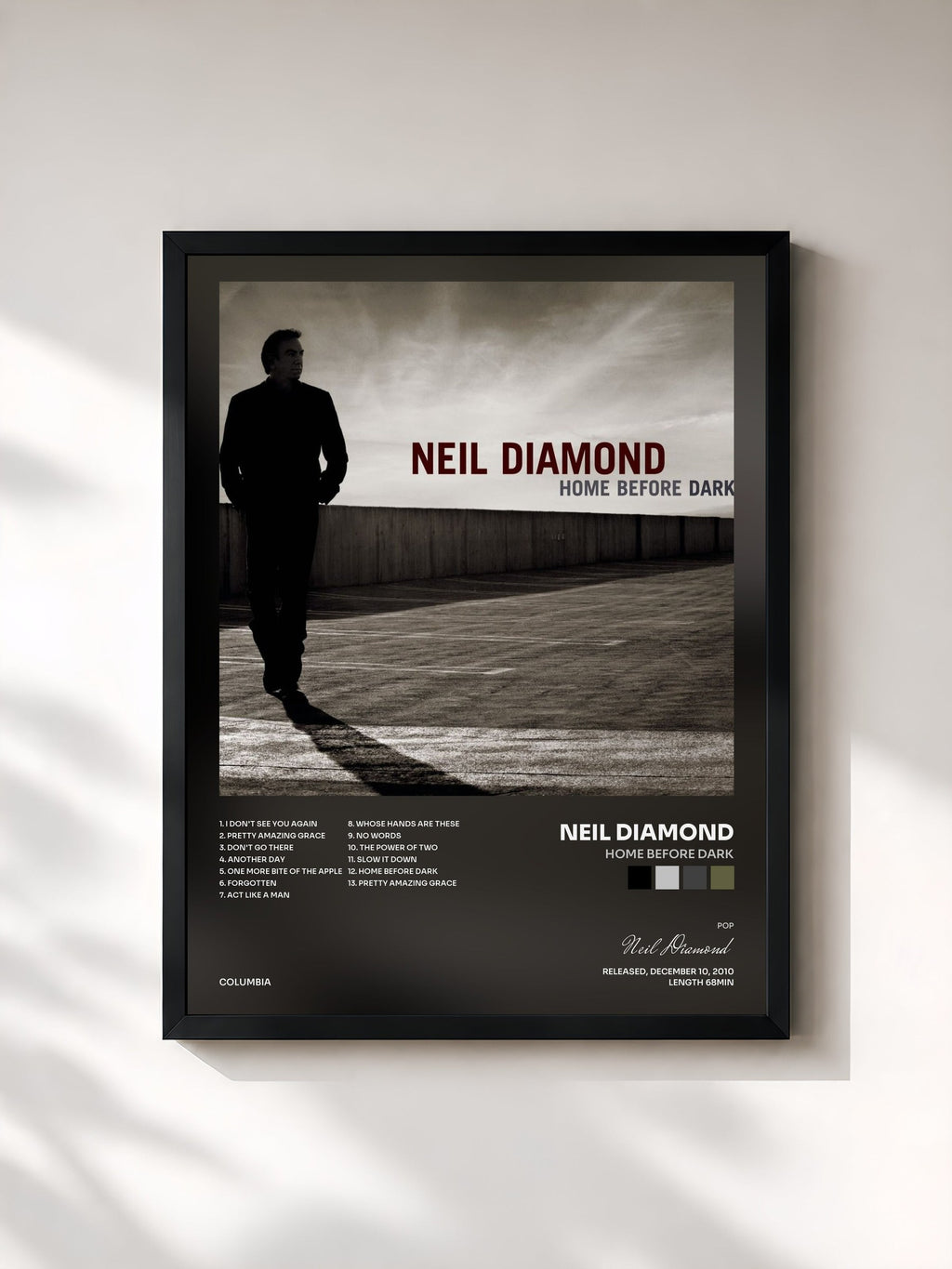 #noir Home Before Dark von Neil Diamond als gerahmter Kunstdruck, schwarzer Rahmen, gedruckt und gerahmt in Frankreich